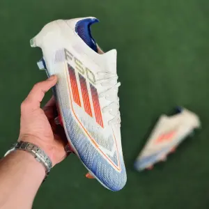 کفش فوتبال F50 سفید قرمز ابی جورابی
