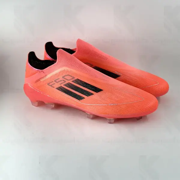 کفش فوتبال F50 قرمز مشکی بدون بند - Image 3